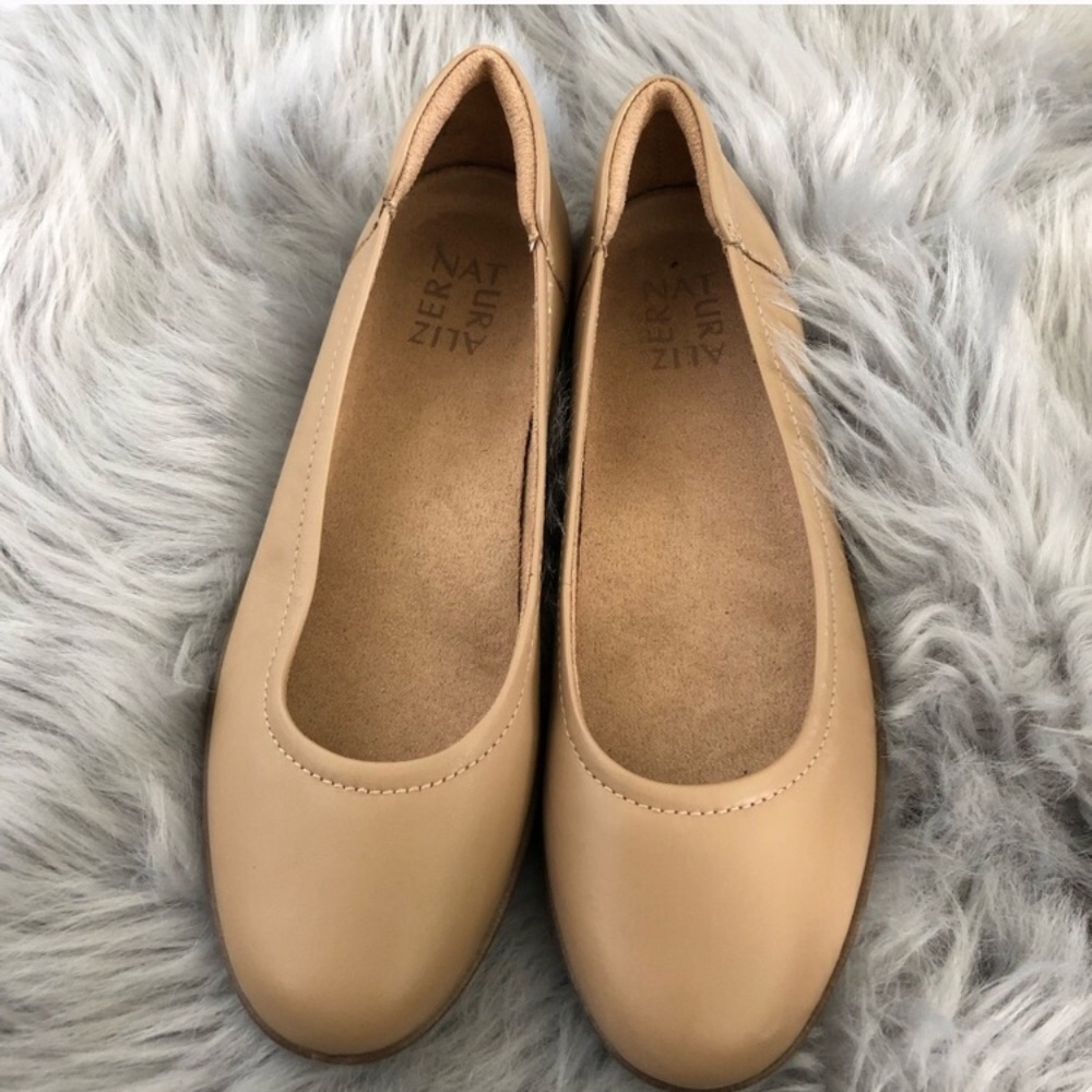Naturalizer nude flats MINT condition